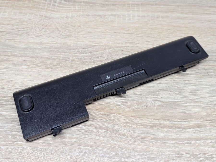 Б/В Оригінальна акумуляторна батарея Dell Y6142, W6617