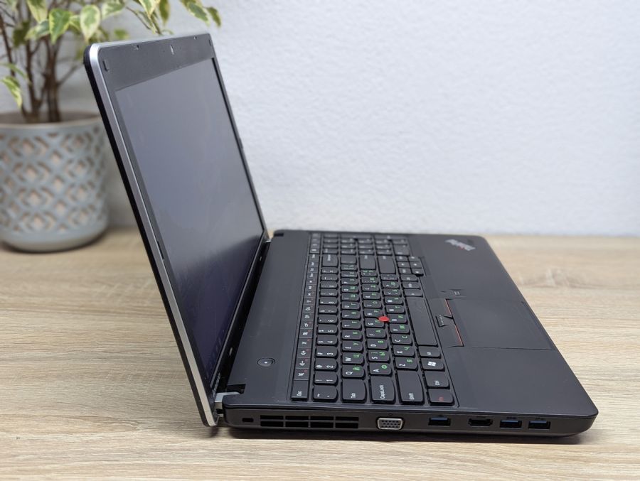 Ноутбук Б/В Lenovo Think Pad Edge E530, Intel Core i5-2450M, DDR3 8 GB, SSD 256GB, NVIDIA GeForce GT 630M 2Gb, 15.6"