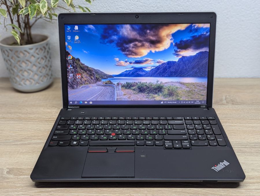 Ноутбук Б/В Lenovo Think Pad Edge E530, Intel Core i5-2450M, DDR3 8 GB, SSD 256GB, NVIDIA GeForce GT 630M 2Gb, 15.6"