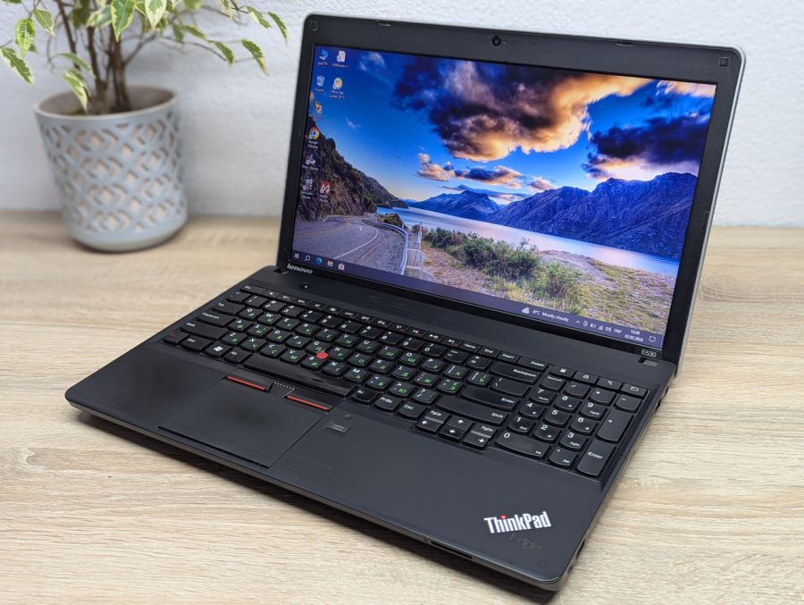 Ноутбук Б/В Lenovo Think Pad Edge E530, Intel Core i5-2450M, DDR3 8 GB, SSD 256GB, NVIDIA GeForce GT 630M 2Gb, 15.6"