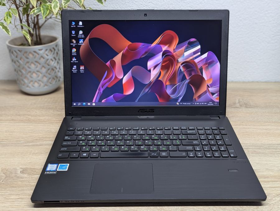 Ноутбук Б/В ASUS P2540U, Intel Core i3-7100U, DDR3 8 GB, SSD 128GB, 15.6" Full HD