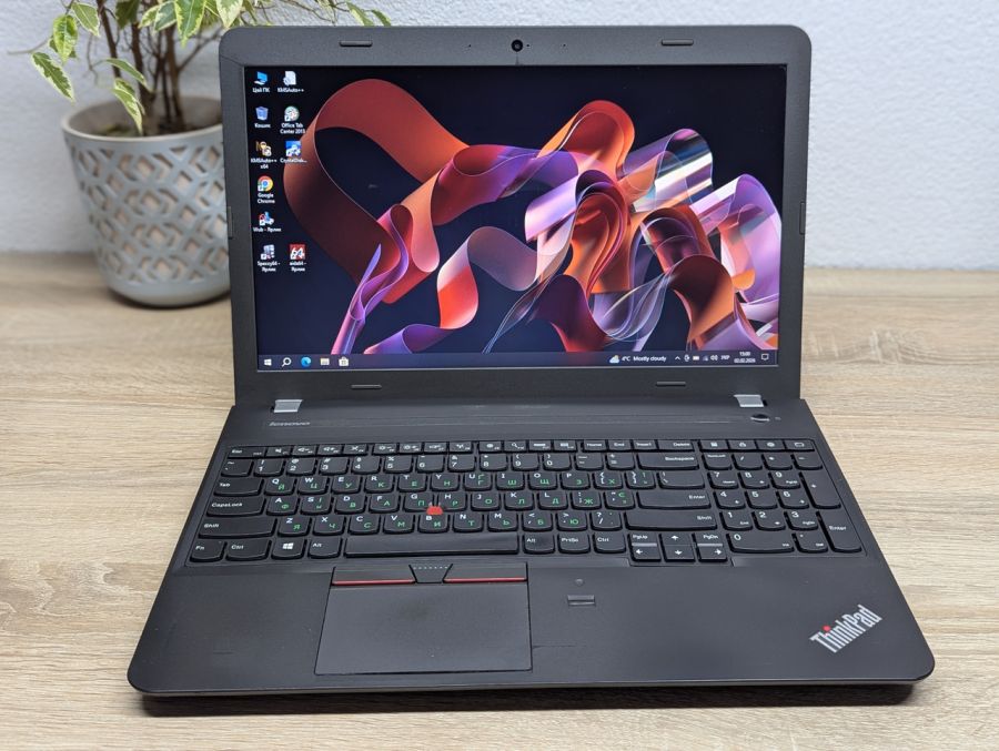 Уцінка! Ноутбук Б/В Lenovo ThinkPad E560, Intel Core i3-6100U, DDR3 8 GB, SSD 128GB, 15.6" HD