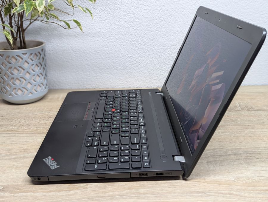 Ноутбук Б/В Lenovo ThinkPad E560, Intel Core i3-6100U, DDR3 8GB, SSD 128GB, 15.6" HD