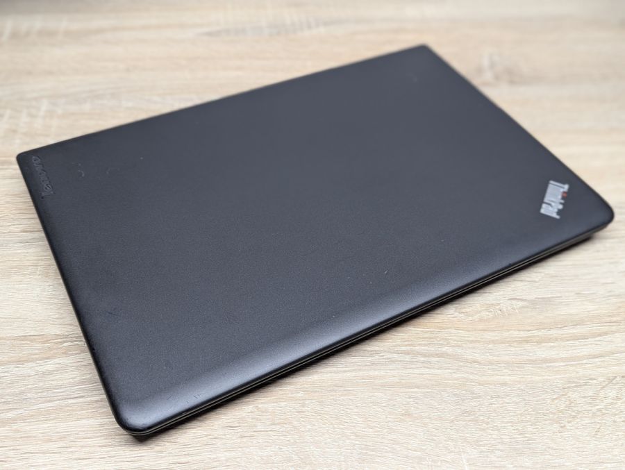 Уцінка! Ноутбук Б/В Lenovo ThinkPad E560, Intel Core i3-6100U, DDR3 8 GB, SSD 128GB, 15.6" HD