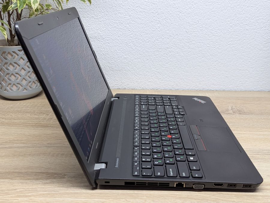 Уцінка! Ноутбук Б/В Lenovo ThinkPad E560, Intel Core i3-6100U, DDR3 8 GB, SSD 128GB, 15.6" HD