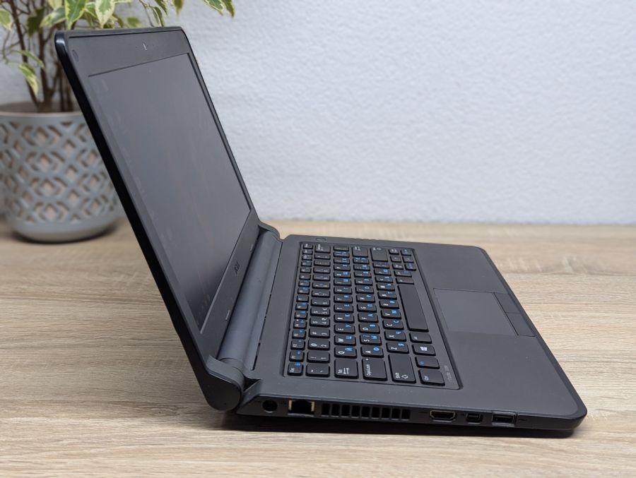 Уцінка! Ноутбук Б/В Dell Latitude 3350, Intel Core i3-5005U, DDR3 8 GB, SSD 128GB, 13.3" HD