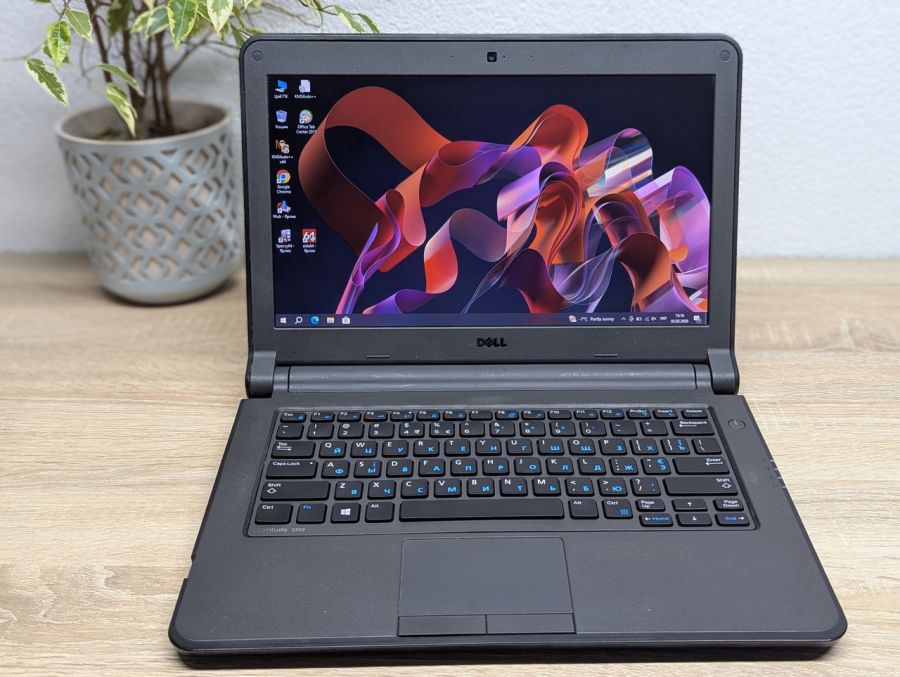 Уцінка! Ноутбук Б/В Dell Latitude 3350, Intel Core i3-5005U, DDR3 8 GB, SSD 128GB, 13.3" HD