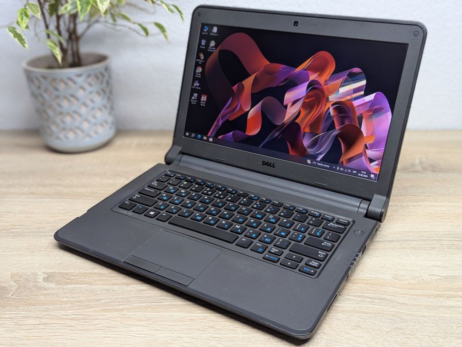 Уцінка! Ноутбук Б/В Dell Latitude 3350, Intel Core i3-5005U, DDR3 8 GB, SSD 128GB, 13.3" HD