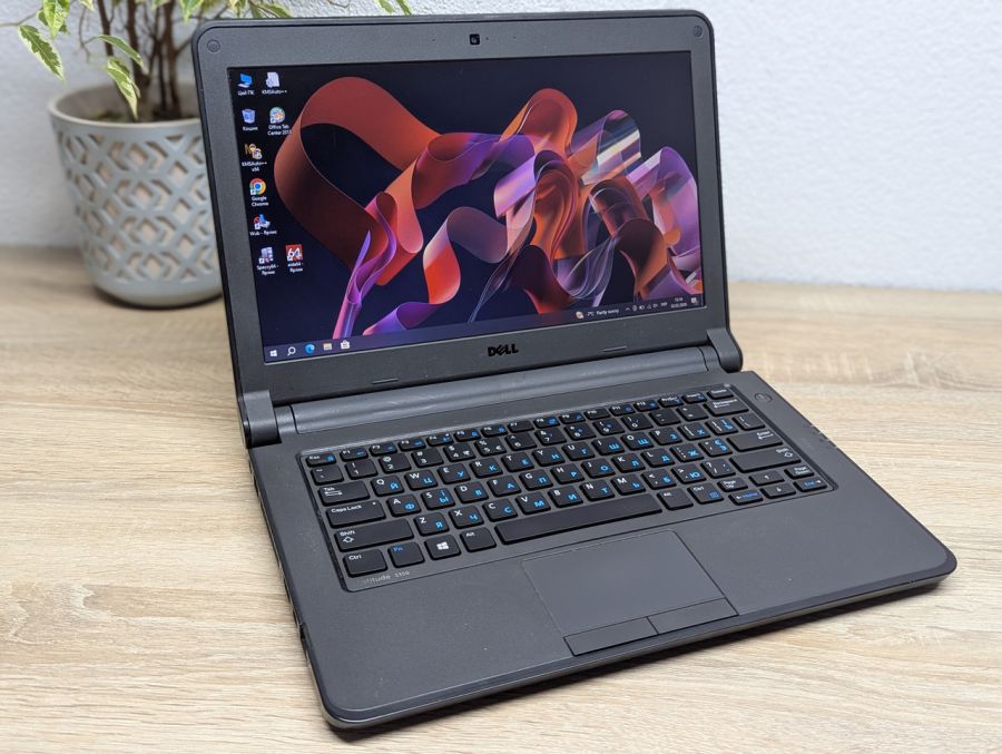 Уцінка! Ноутбук Б/В Dell Latitude 3350, Intel Core i3-5005U, DDR3 8 GB, SSD 128GB, 13.3" HD