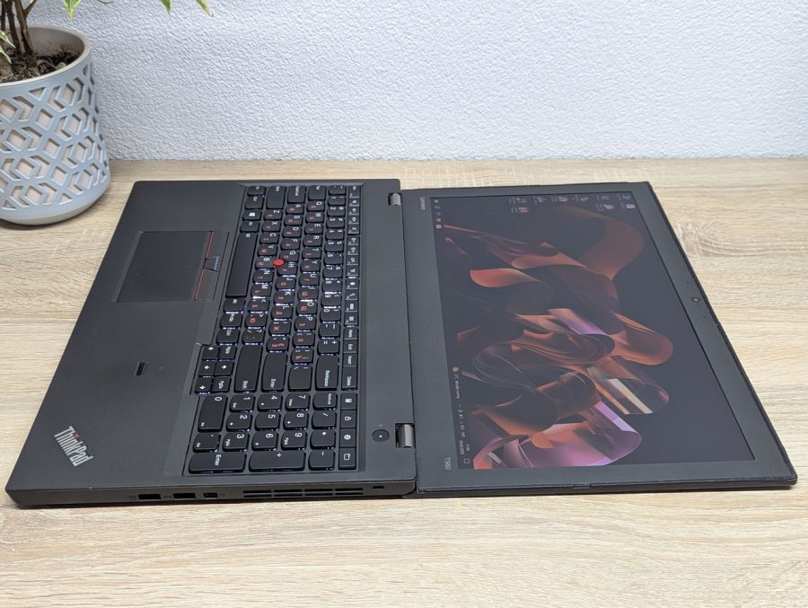 Уцінка! Ноутбук Б/В Lenovo ThinkPad T560, Intel Core i5-6200U, DDR3, SSD 128GB, 15.6" Full HD