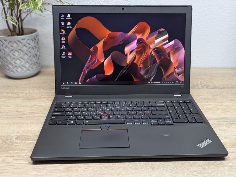 Уцінка! Ноутбук Б/В Lenovo ThinkPad T560, Intel Core i5-6200U, DDR3, SSD 128GB, 15.6" Full HD