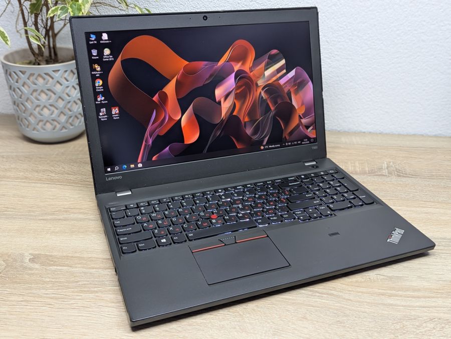 Уцінка! Ноутбук Б/В Lenovo ThinkPad T560, Intel Core i5-6200U, DDR3, SSD 128GB, 15.6" Full HD