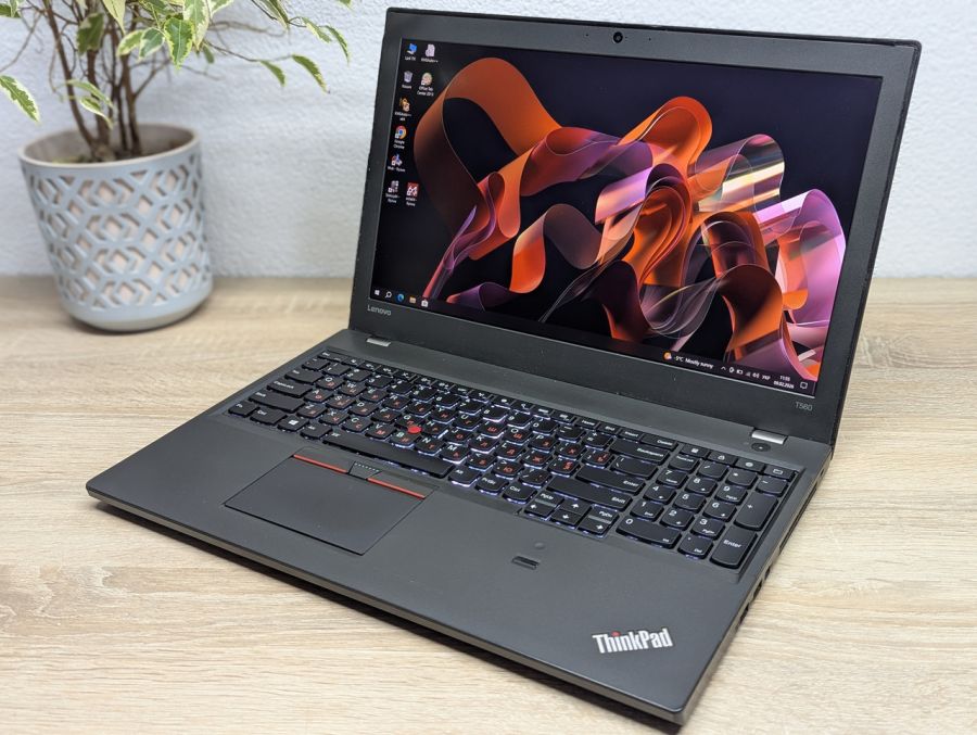 Уцінка! Ноутбук Б/В Lenovo ThinkPad T560, Intel Core i5-6200U, DDR3, SSD 128GB, 15.6" Full HD