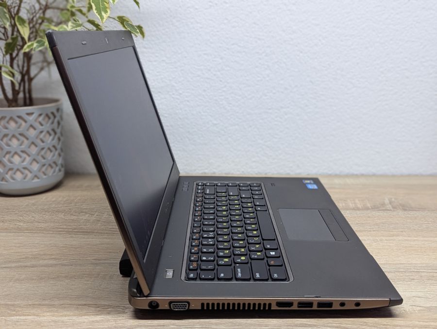 Ноутбук Б/В Dell Vostro 3560, Intel Core i3-2370M, DDR3 8 GB, SSD 128GB, 15.6" HD