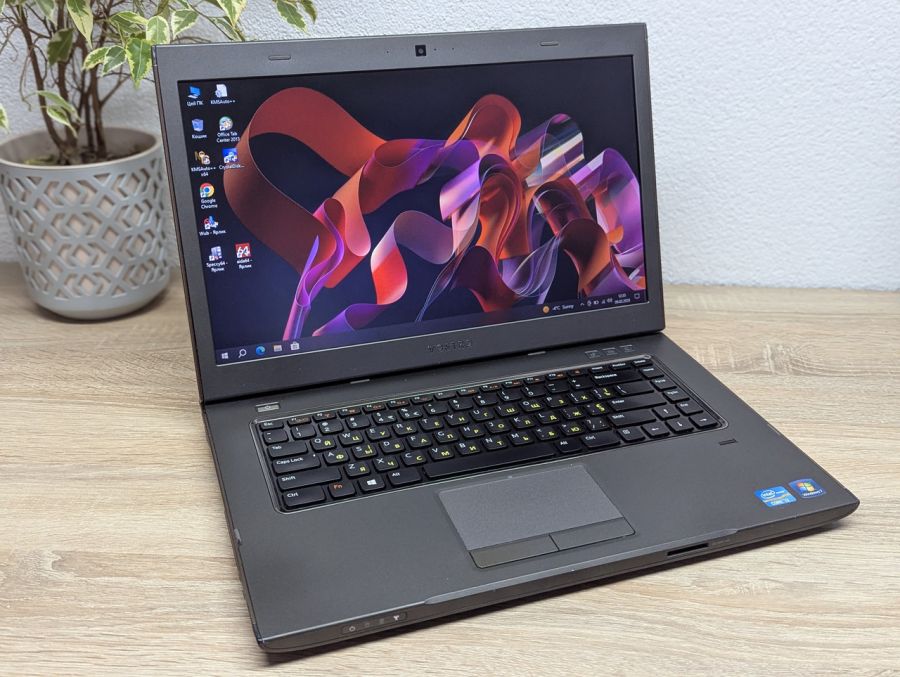 Ноутбук Б/В Dell Vostro 3560, Intel Core i3-2370M, DDR3 8 GB, SSD 128GB, 15.6" HD
