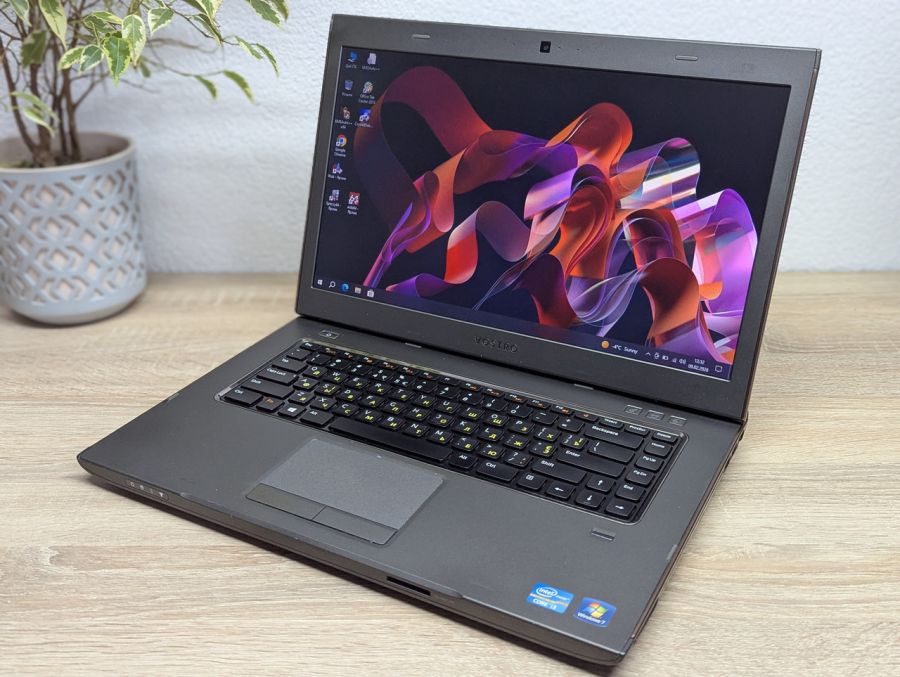 Ноутбук Б/В Dell Vostro 3560, Intel Core i3-2370M, DDR3 8 GB, SSD 128GB, 15.6" HD