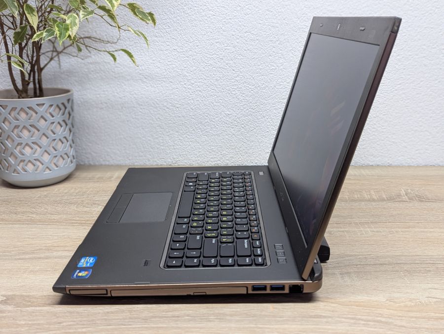 Ноутбук Б/В Dell Vostro 3560, Intel Core i3-2370M, DDR3 8 GB, SSD 128GB, 15.6" HD