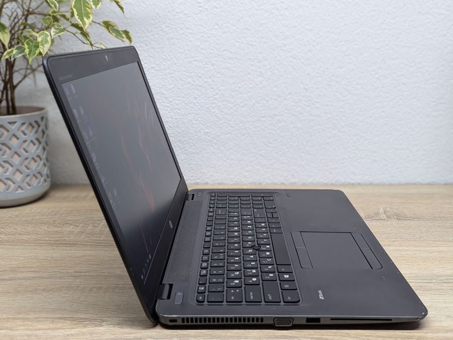 Уцінка! Ноутбук Б/В HP ZBook 15U G4, Intel Core i7-7500U, DDR4 16 GB, SSD 256GB, AMD FirePro W4190M 2Gb, 15.6" Full HD