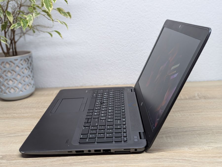 Уцінка! Ноутбук Б/В HP ZBook 15U G4, Intel Core i7-7500U, DDR4 16 GB, SSD 256GB, AMD FirePro W4190M 2Gb, 15.6" Full HD