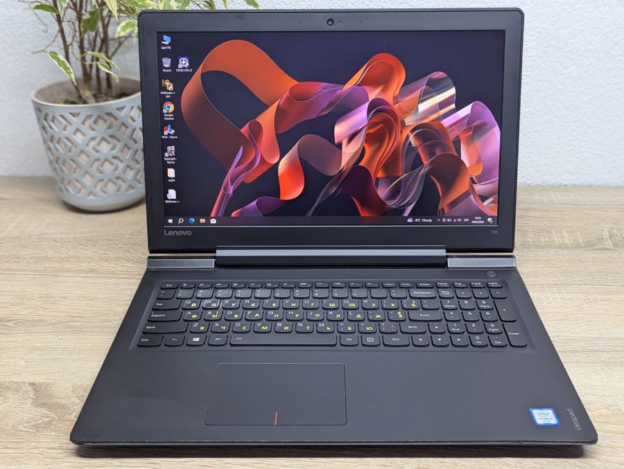 Ноутбук Б/В Lenovo IdeaPad 700-15ISK, Intel Core i5-6300HQ, DDR4 16 GB, SSD 256GB + HDD 500GB, 15.6" Full HD