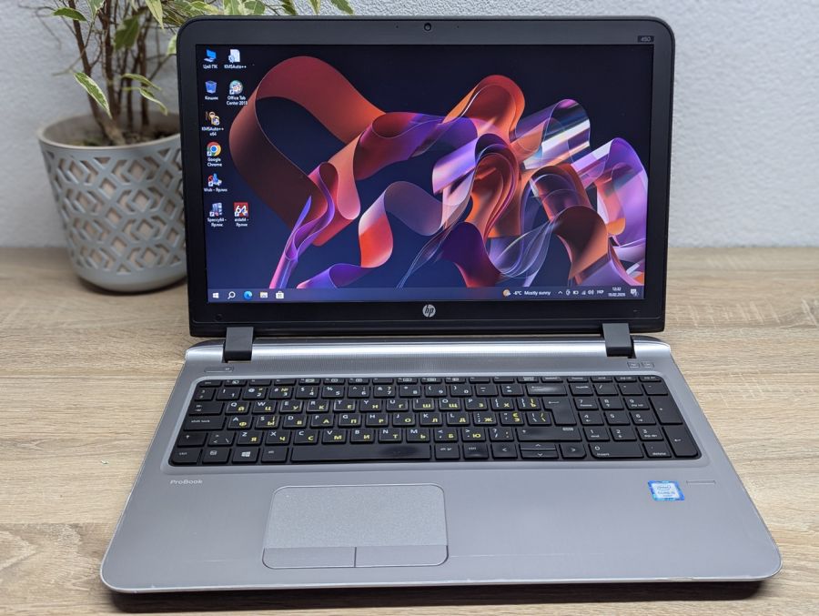 Уцінка! Ноутбук Б/В HP ProBook 450 G3, Intel Core i5-6200U, DDR3 8 GB, SSD 128GB, 15.6" HD