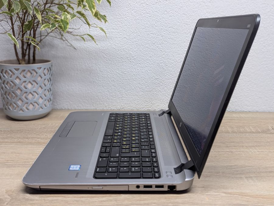 Уцінка! Ноутбук Б/В HP ProBook 450 G3, Intel Core i5-6200U, DDR3 8 GB, SSD 128GB, 15.6" HD