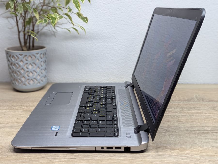 Уцінка! Ноутбук Б/В HP ProBook 470 G3, Intel Core i5-6200U, DDR4 16 GB, SSD 256GB, AMD Radeon R7 M340 1Gb, 17"