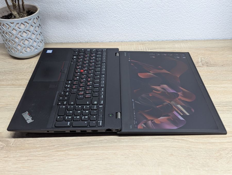Ноутбук Б/В Lenovo ThinkPad T570, Intel Core i5-7300U, DDR4 8 GB, SSD 128GB, 15.6" Full HD