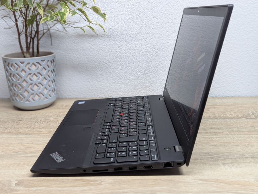 Ноутбук Б/В Lenovo ThinkPad T570, Intel Core i5-7300U, DDR4 8 GB, SSD 128GB, 15.6" Full HD
