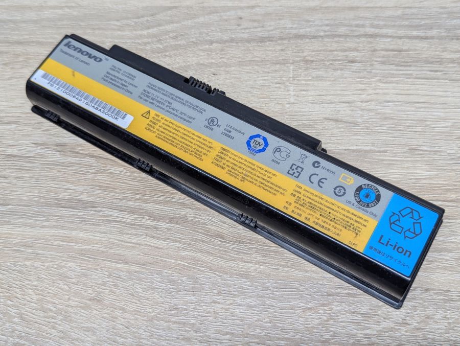 Б/В Оригінальна акумуляторна батарея Lenovo 121TS0A0A,121000649