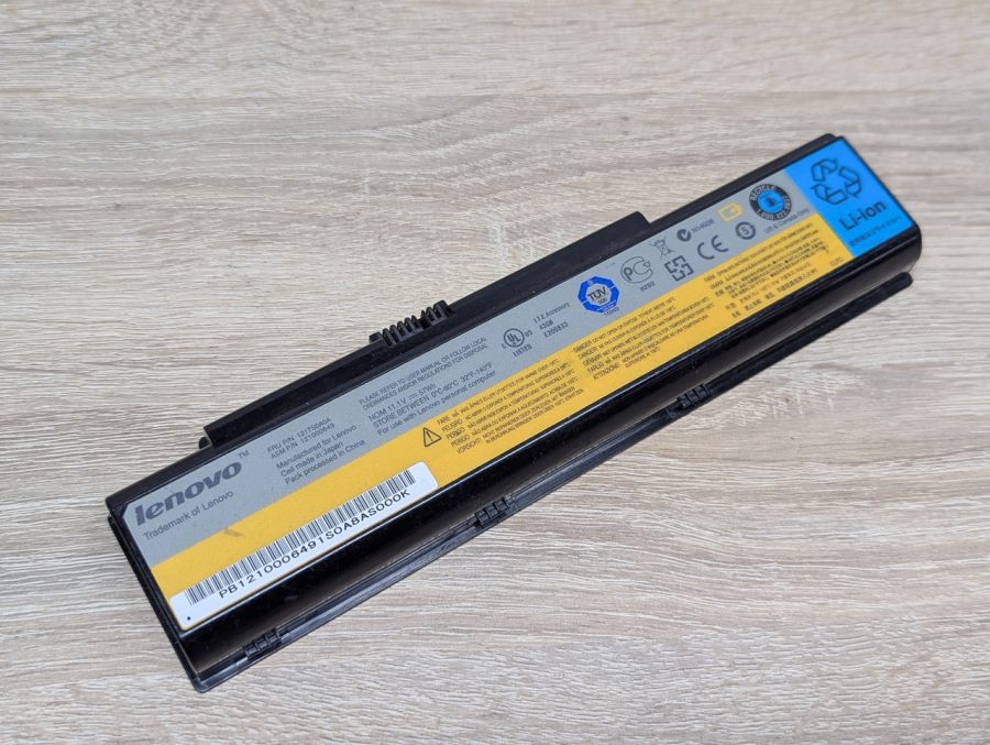 Б/В Оригінальна акумуляторна батарея Lenovo 121TS0A0A,121000649