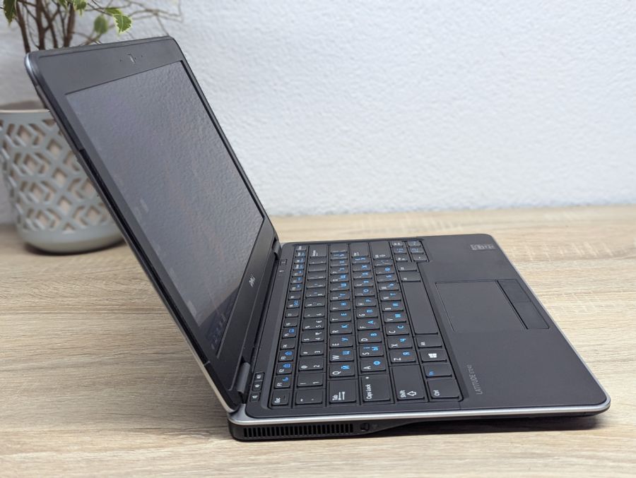 Уцінка! Ноутбук Б/В Dell Latitude E7240, Intel Core i5-4310U, DDR3 8 GB, SSD 128GB, 17.3" HD