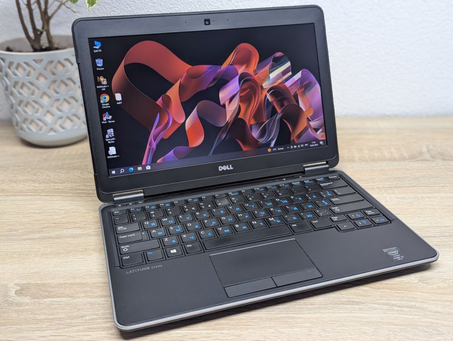 Уцінка! Ноутбук Б/В Dell Latitude E7240, Intel Core i5-4310U, DDR3 8 GB, SSD 128GB, 17.3" HD