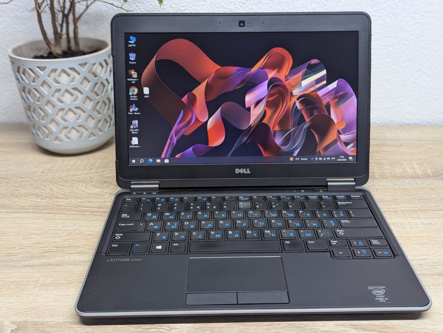 Уцінка! Ноутбук Б/В Dell Latitude E7240, Intel Core i5-4310U, DDR3 8 GB, SSD 128GB, 17.3" HD