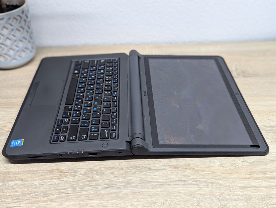 Ноутбук Б/В Dell Latitude 3340, Intel Core i3-4010U, DDR3 8 GB, SSD 128GB, 13.3" Сенсор