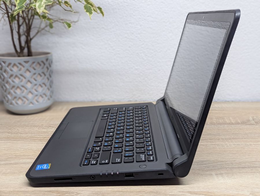Ноутбук Б/В Dell Latitude 3340, Intel Core i3-4010U, DDR3 8 GB, SSD 128GB, 13.3" Сенсор