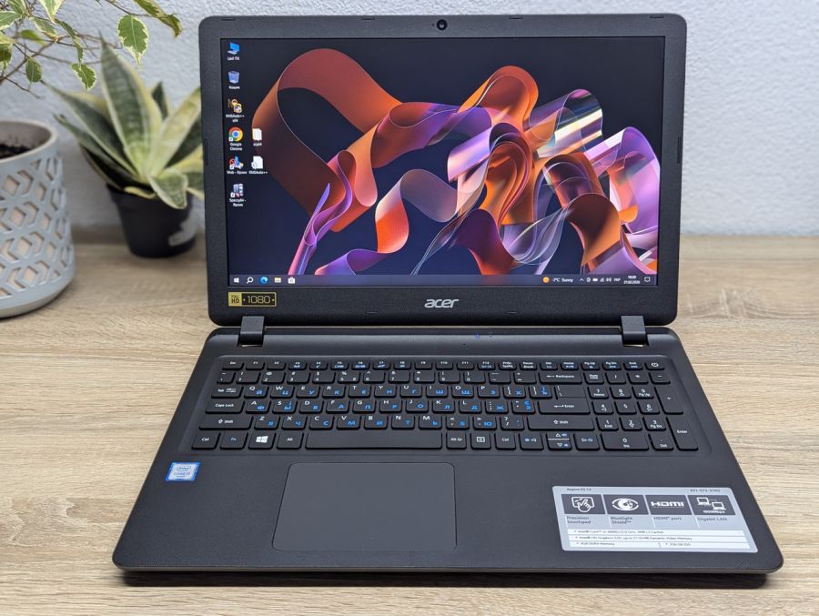 Ноутбук Б/В Acer Aspire ES1-572, Intel Core i3-6006U, DDR4 8GB, SSD 128GB, 15.6" Full HD