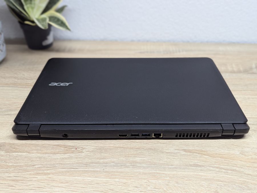 Ноутбук Б/В Acer Aspire ES1-572, Intel Core i3-6006U, DDR3 8 GB, SSD 128GB, 15.6" Full HD