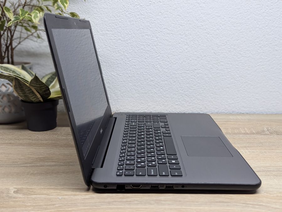Ноутбук Б/В Dell Inspiron 5567, Intel Core i5-7200U, DDR4 8 GB, SSD 256GB, AMD Radeon R7 M440 2Gb, 15.6" Full HD