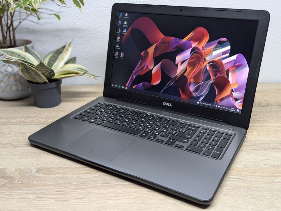 Ноутбук Б/В Dell Inspiron 5567, Intel Core i5-7200U, DDR4 8 GB, SSD 256GB, AMD Radeon R7 M440 2Gb, 15.6" Full HD