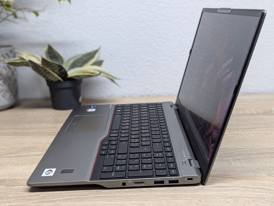 Уцінка! Ноутбук Б/В Fujitsu LifeBook U7511, Intel Core i7-1165G7, DDR4 16 GB, SSD 256GB, 15" Full HD