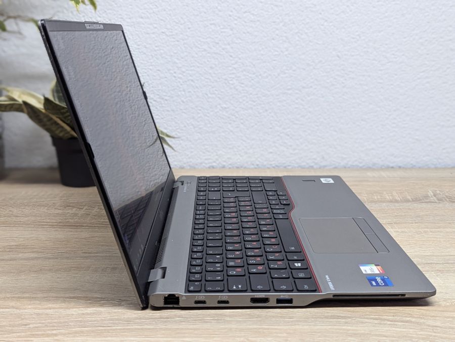 Уцінка! Ноутбук Б/В Fujitsu LifeBook U7511, Intel Core i7-1165G7, DDR4 16 GB, SSD 256GB, 15" Full HD