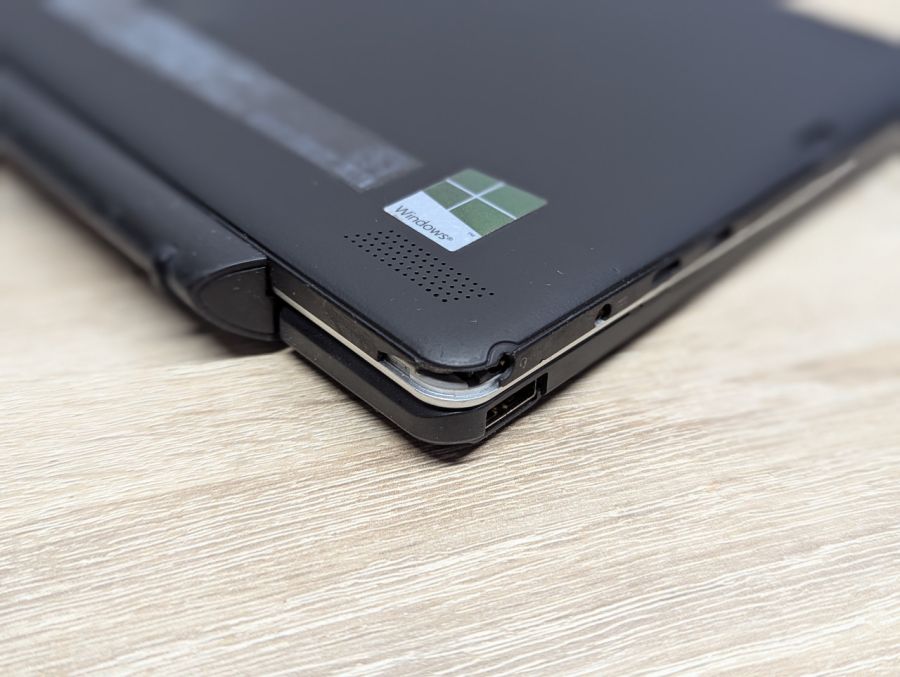 Планшет з клавіатурою Lenovo Ideapad Miix 300-10IBY:11 сенсорний, Intel Atom Z37735F,2 GB DDR3,, SSD 32 Б/В