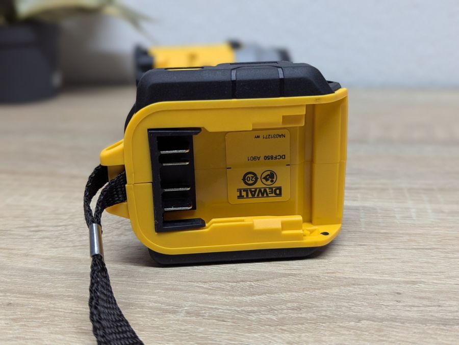Новий Шуруповерт безщітковий ударний DeWALT DCF850
