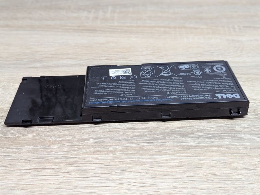 Б/В Оригінальна акумуляторна батарея Dell 8M039 [ProductHub SKU 8M039]