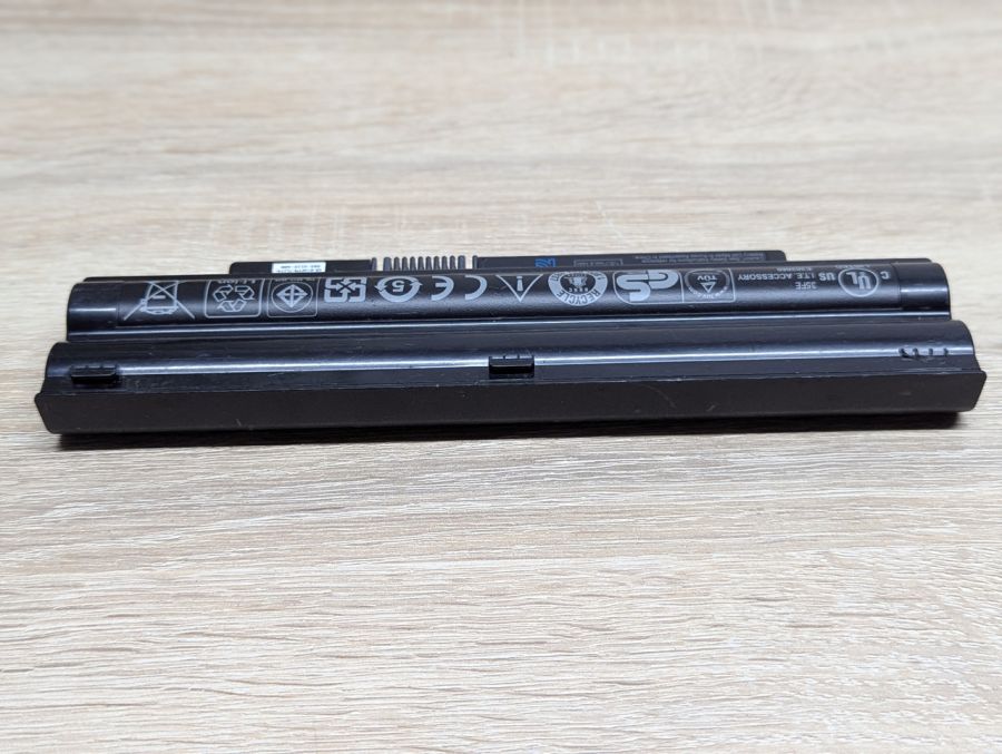 Б/В Оригінальна акумуляторна батарея Dell 3G0X8