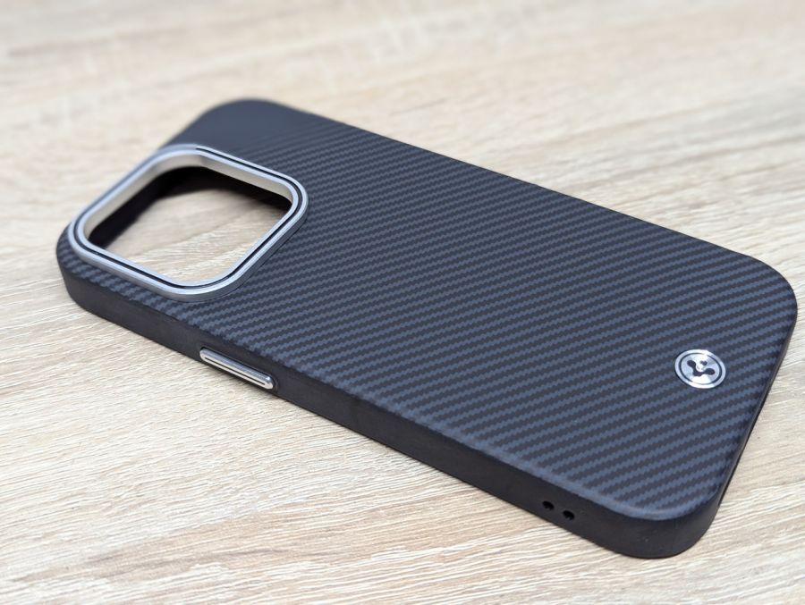 Новий Захисний чохол Spigen Enzo (MagFit) для iPhone 15 Pro