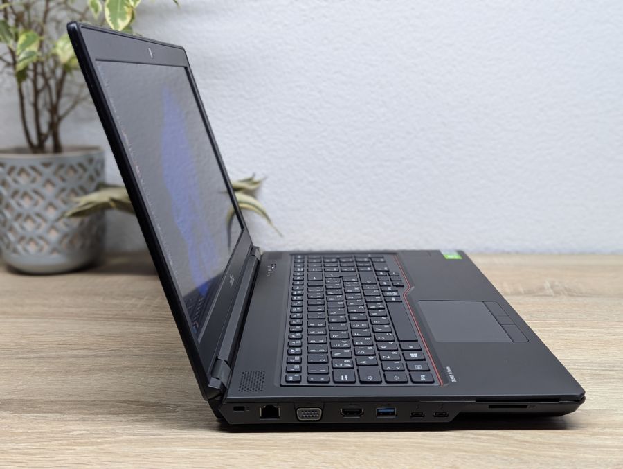 Ноутбук Б/В Fujitsu Celsius H7510, Intel Core i7-10850H, DDR4 16 GB, SSD 512GB, NVIDIA Quadro T1000 4Gb, 15.6" Full HD