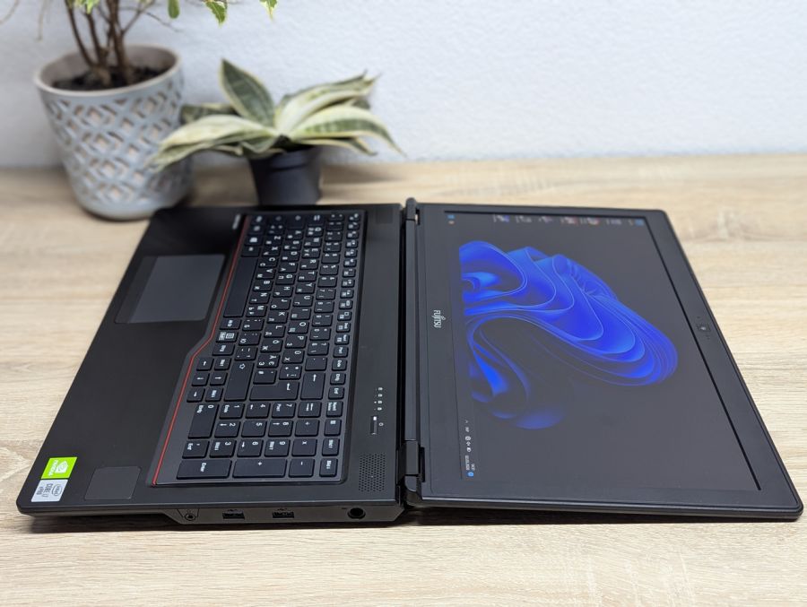 Ноутбук Б/В Fujitsu Celsius H7510, Intel Core i7-10850H, DDR4 16 GB, SSD 512GB, NVIDIA Quadro T1000 4Gb, 15.6" Full HD