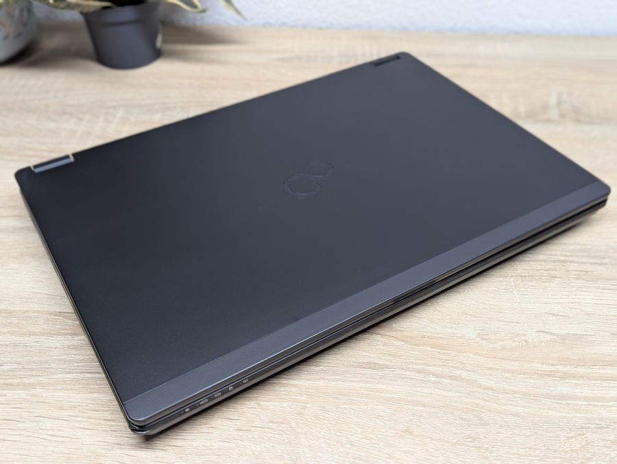 Ноутбук Б/В Fujitsu Celsius H7510, Intel Core i7-10850H, DDR4 16 GB, SSD 512GB, NVIDIA Quadro T1000 4Gb, 15.6" Full HD